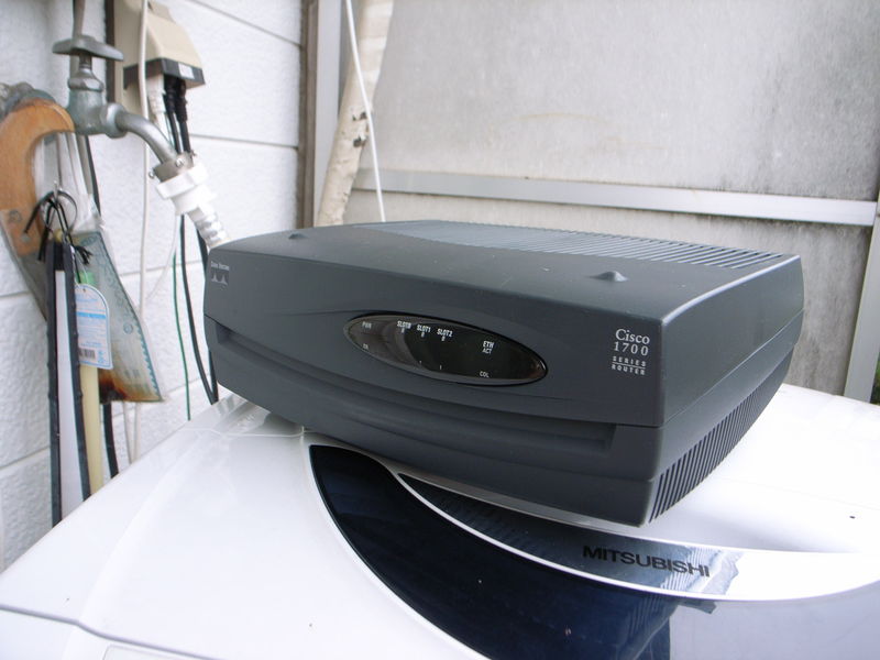 ファイル:Cisco 1751-V.jpg